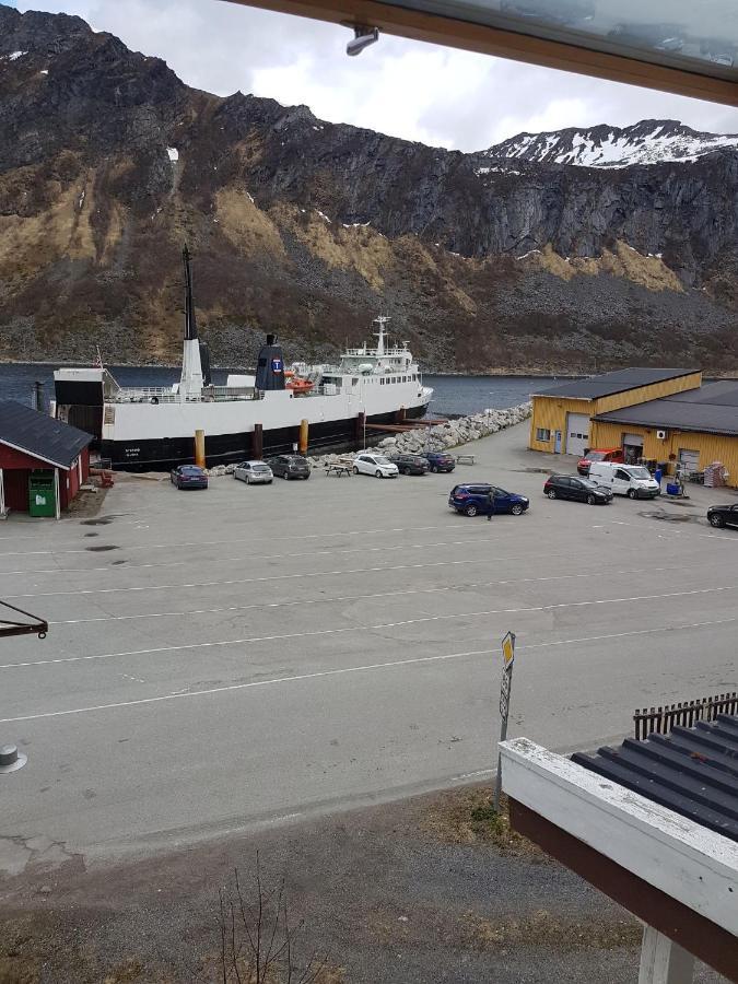 Hus Retro Lägenhet Gryllefjord Exteriör bild